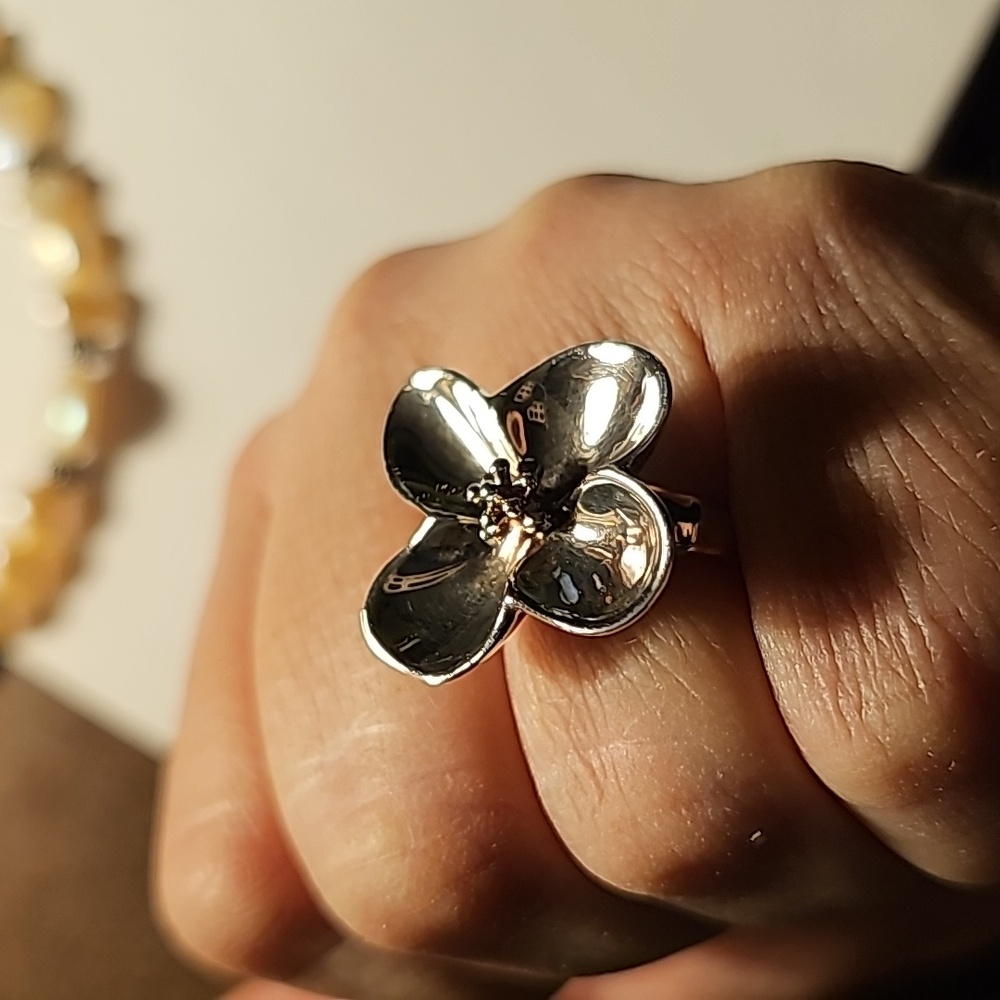 RLM Studio Sterling Silver Dogwood flower ring. Marked 925 Sz 8